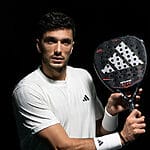 Ale Galán tenant la raquette Adidas Metalbone HRD+ 2026