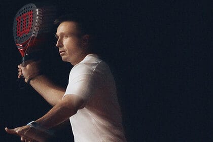 Fernando Belasteguín frappant avec la raquette Wilson Bela V3